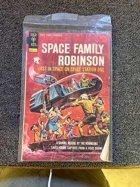 Space Family Robinson Lost in Space on Space Station One Gold Key Comic Book